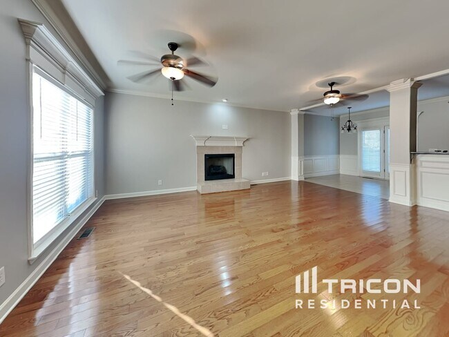Foto del edificio - 3125 Hidden Creek Dr