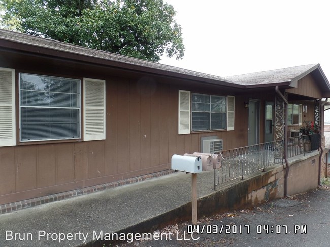 Building Photo - 5507 Fountain Dr
