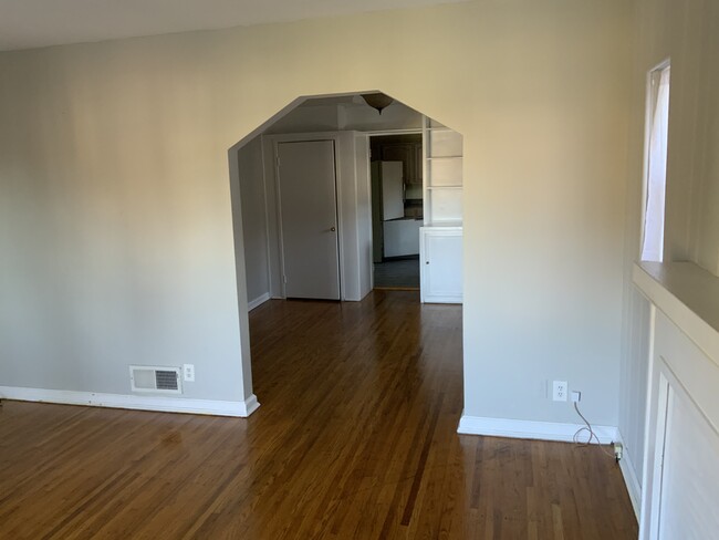 Front room 2 - 1333 Amsterdam Rd