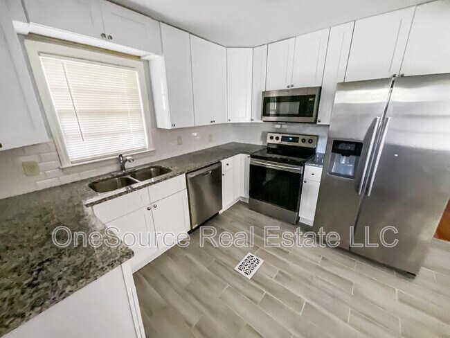 Building Photo - 2778 Meadowview Drive Southeast