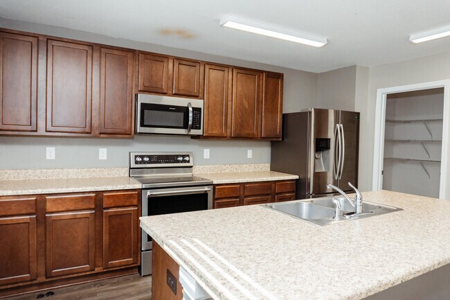 Building Photo - 4624 Plover Dr