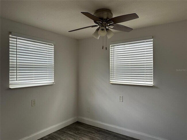 Foto del edificio - 450 88th Ave N