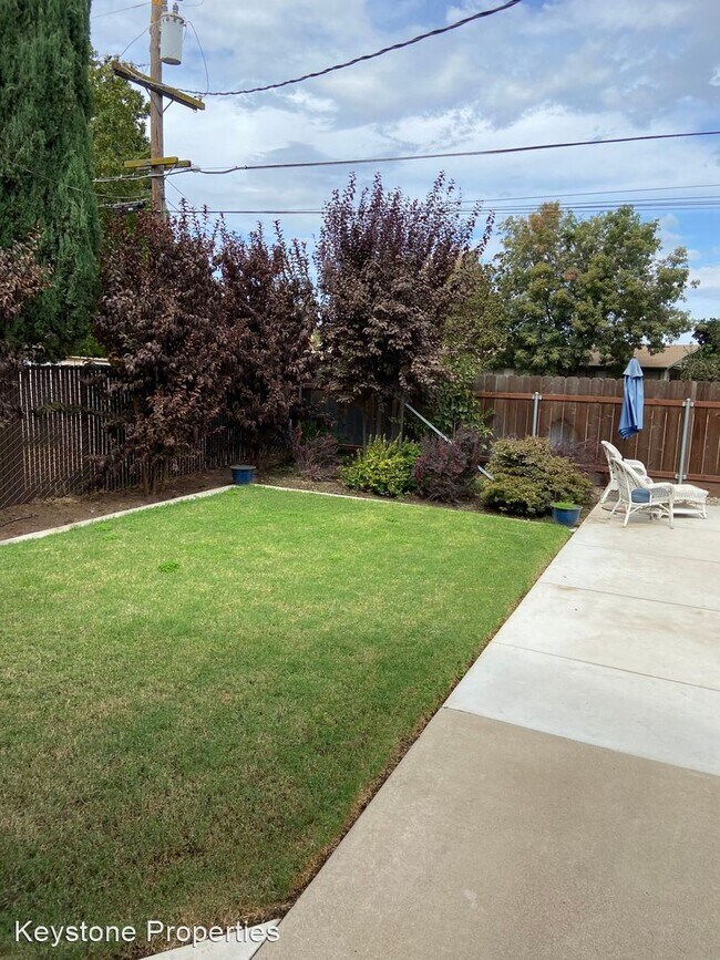 Foto del edificio - 4 br, 2 bath House - 2210 Yosemite Ave