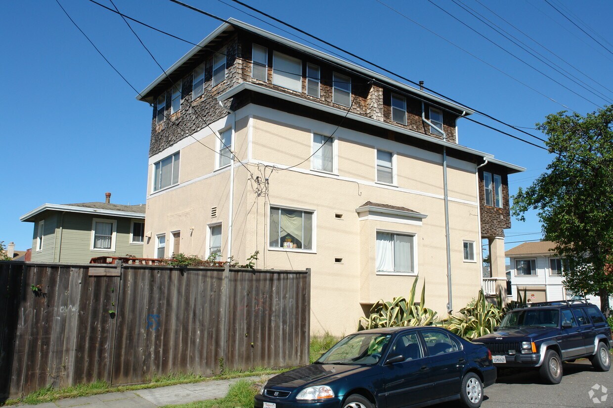 Building Photo - 1260-1262 Burnett St