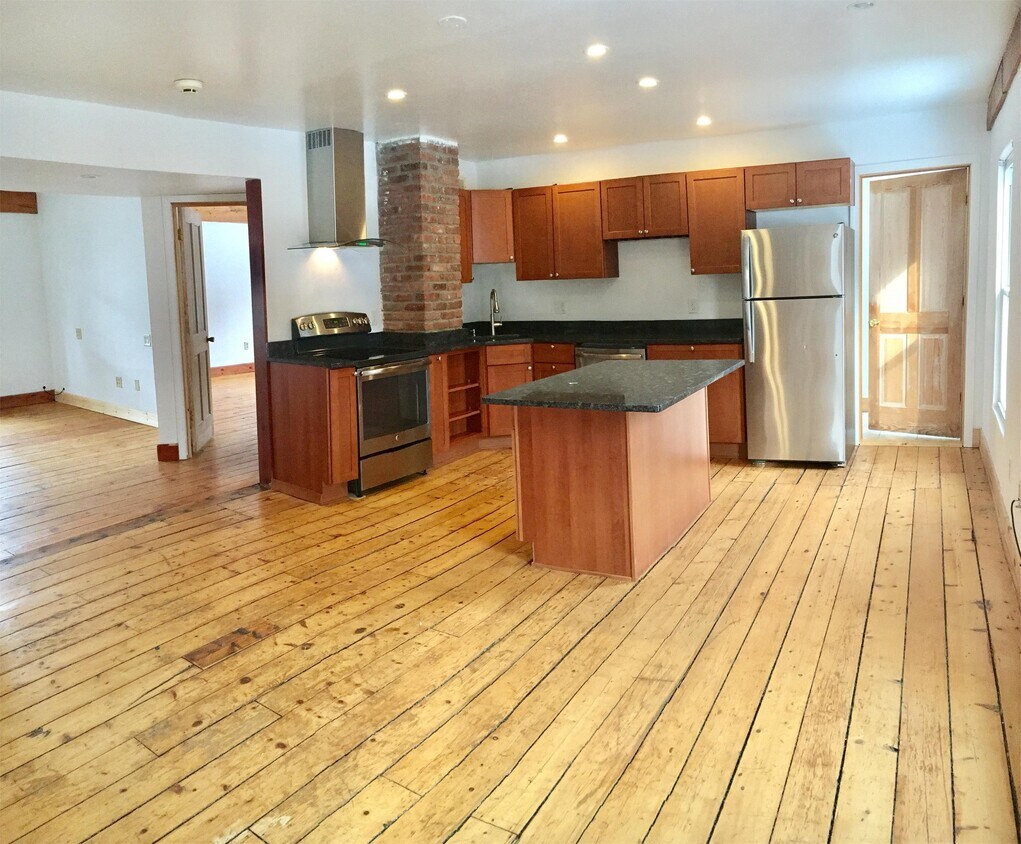 Primary Photo - 227 Egremont Plain Rd