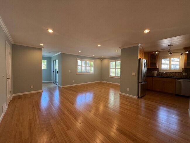Building Photo - Bright Updated 1 Bedroom 1 Bath Condo in North San Jose