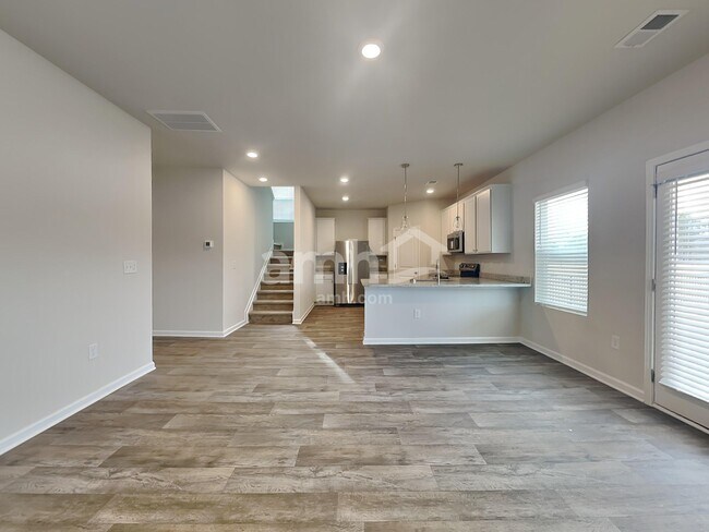 Foto del edificio - 3232 Emberly Dr