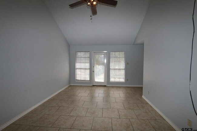 Foto del edificio - 963 Creekside Drive