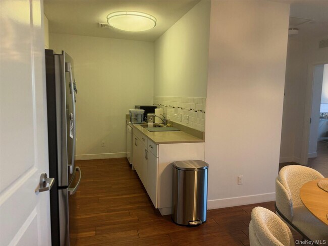 Foto del edificio - 425 New York Ave