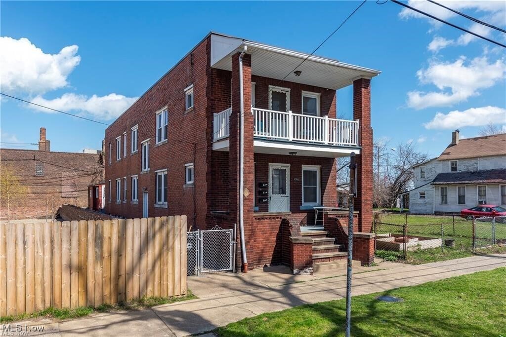 5702 Herman Ave Cleveland, OH 44102 – photo 1