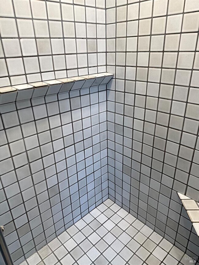 Foto del edificio - 16 Harbor View Ct