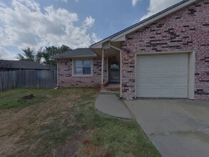 Building Photo - 1855 N Doreen St