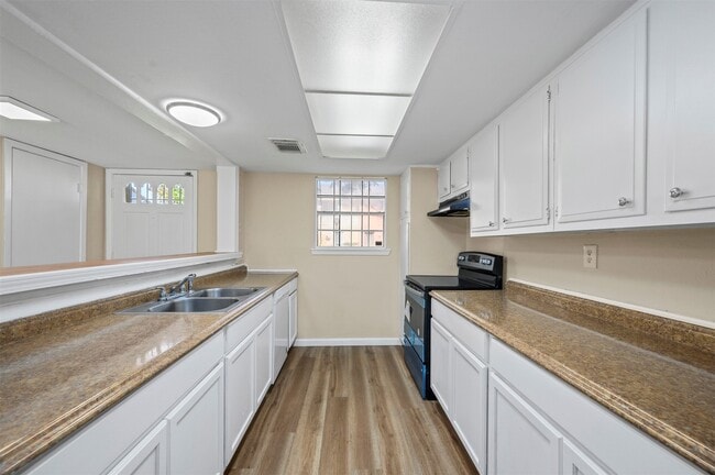 Foto del edificio - 7236 Crownwest St