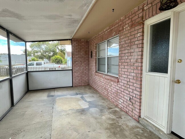 Building Photo - 116 Clifford Ave