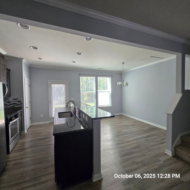 Foto del edificio - 190 Thornhill Dr