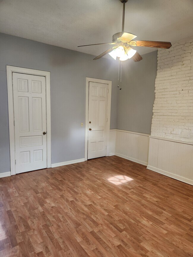 Foto del edificio - 1322 Christy Ave