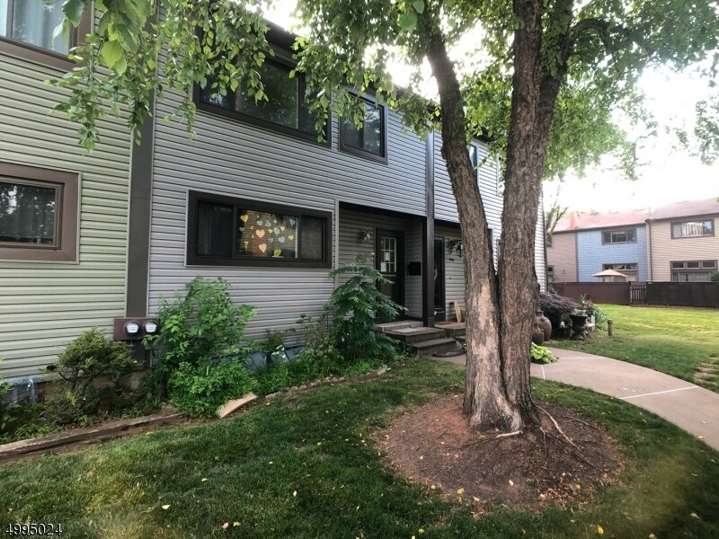 Foto principal - 418 Tall Oak Ln