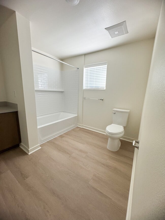 Building Photo - Alexander Valley Apartments