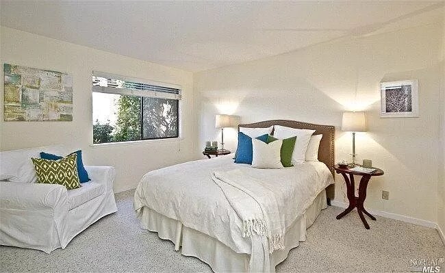 Building Photo - 28 Marinero Cir