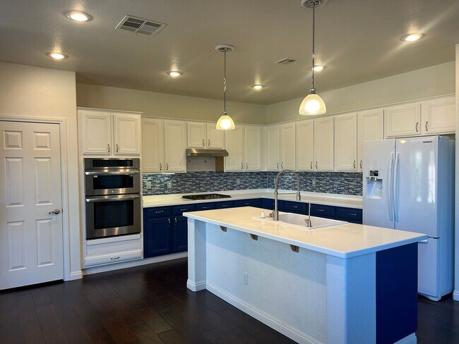 Foto del edificio - Summerlin Home with Private Pool and Spa