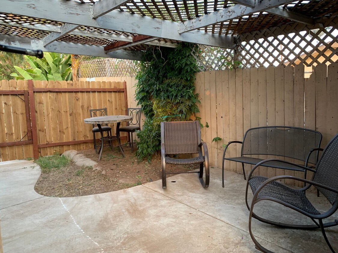 1626 York Dr Unit Studio Right, Vista, CA 92084 Room for Rent in