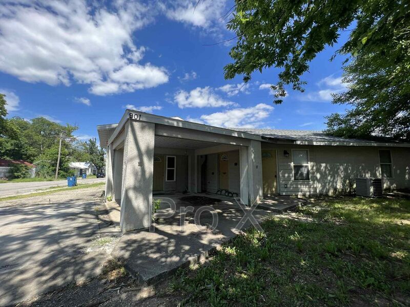 Foto principal - 901 S Sergeant Ave