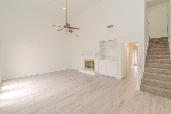 Foto del edificio - 5975 Townhouse Ln