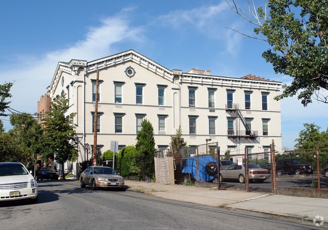 Building Photo - 154 Ogden Ave