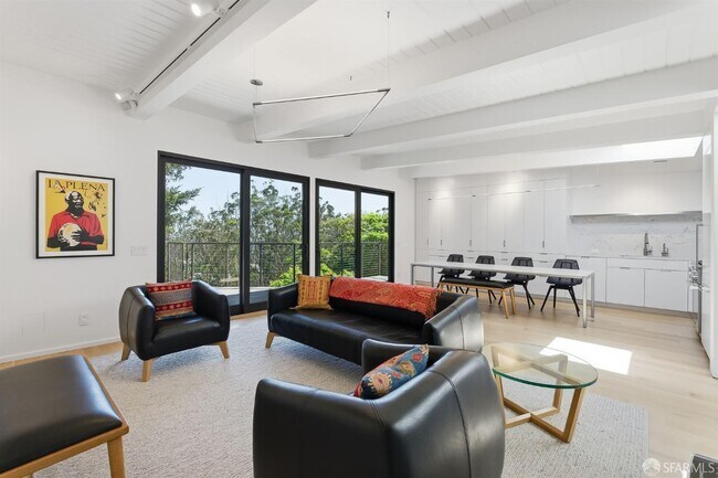 Foto del edificio - 74 Midcrest Way