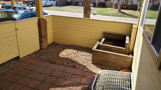 Building Photo - 818 S Terry St