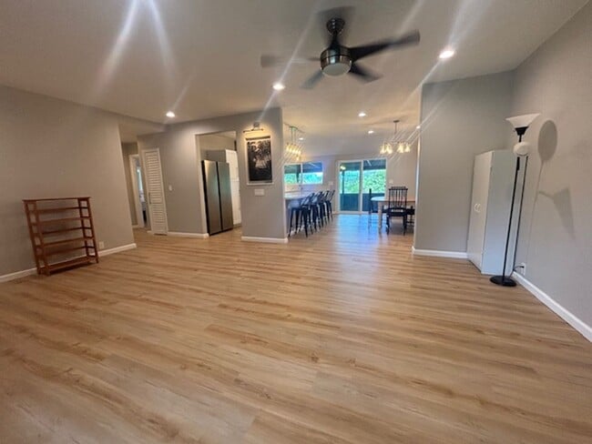 Foto del edificio - Gorgeous Four Bedroom / Two Bathroom On Usable Acreage