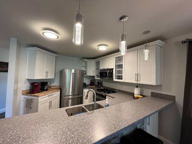 Building Photo - 883 St Andrews Dr