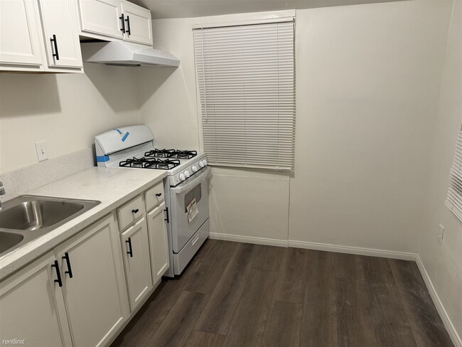 Building Photo - 1 br, 1 bath 4plex - 509 West Olive Avenue 3