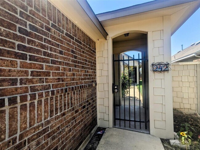 Foto del edificio - 242 Rock Bluff Ln