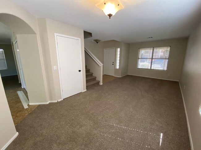 Foto del edificio - 5 Bedroom Home in Prime Gilbert Location!