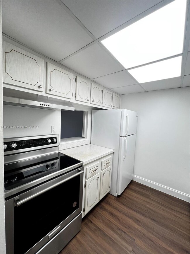 Building Photo - 14301 N Kendall Dr