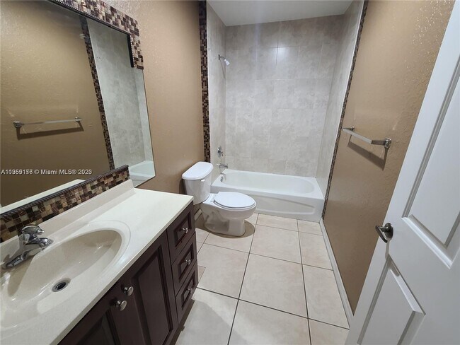 Building Photo - 3906 SW 48th Ave