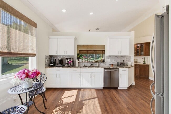 Foto del edificio - 9168 Bay Point Cir