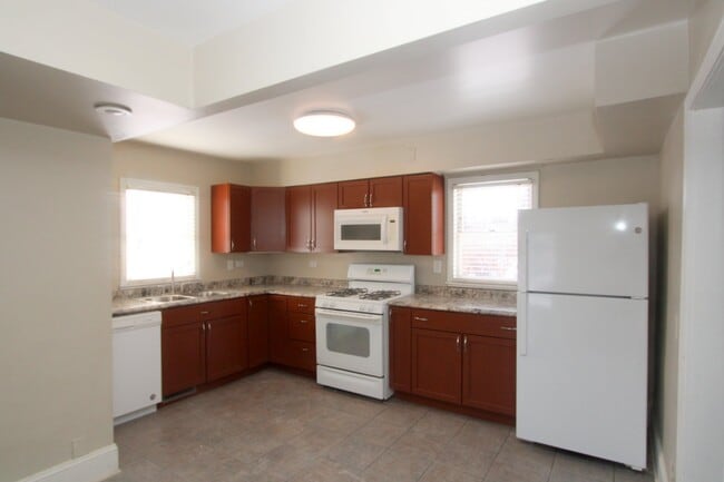 Building Photo - 17 W Crystal Lake Ave