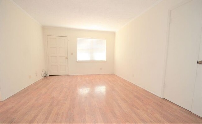Foto del edificio - Tara Condos 2 Bed 1 Bath Apt NW 63rd & May...