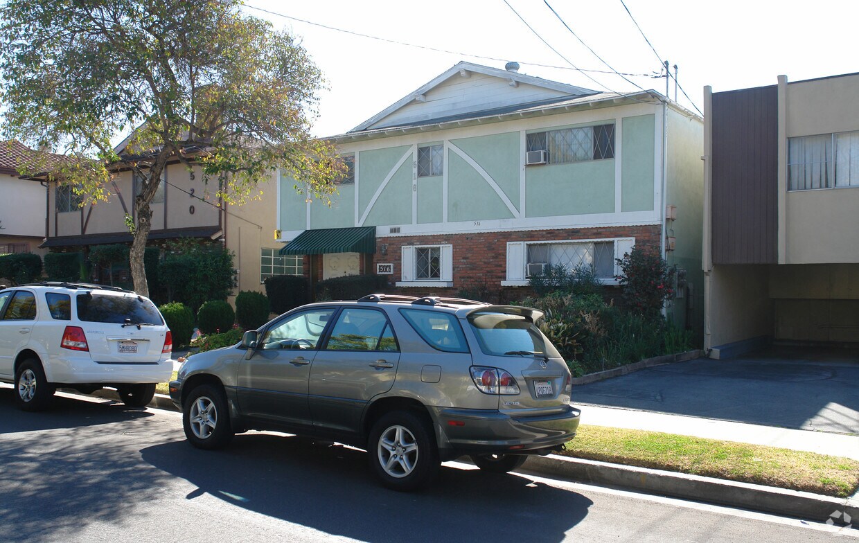 Building Photo - 516 E Maple St