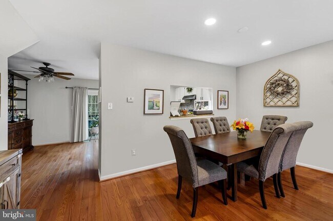 Foto del edificio - 3964 Forest Valley Rd