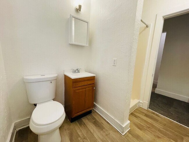 Foto del edificio - 604 W Maple Ave