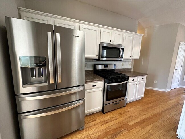 Building Photo - 2403 Walnut Tree Ln