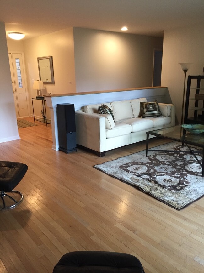 2427 S Embers Ln, Arlington Heights, IL 60005 House for Rent in