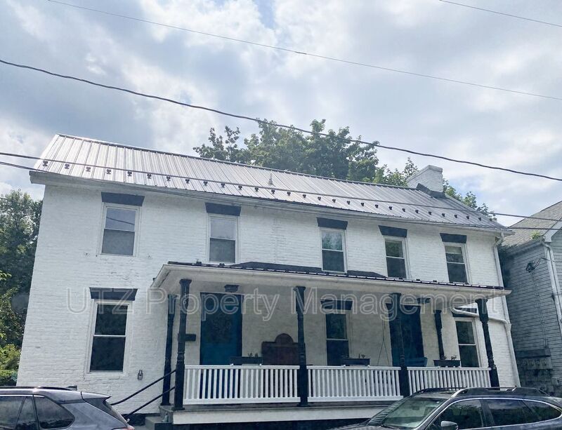 Foto principal - 116 E Main St