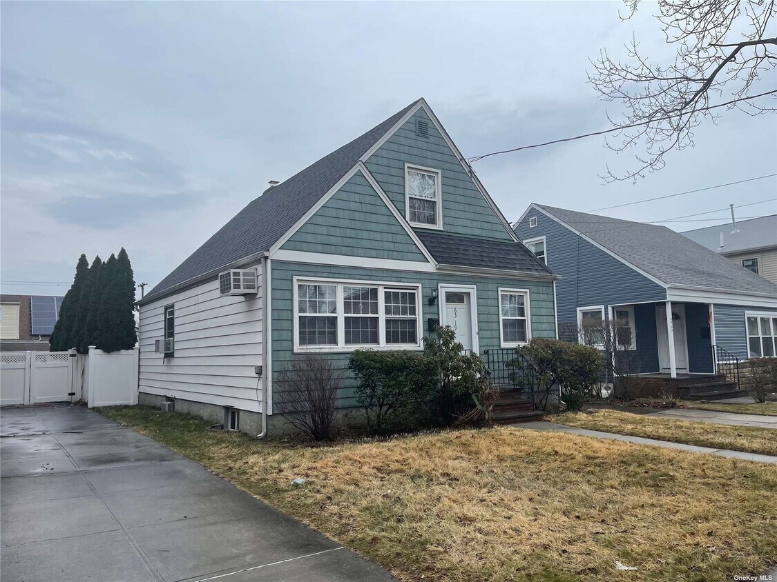 Foto del edificio - 83-19-83261 261st St