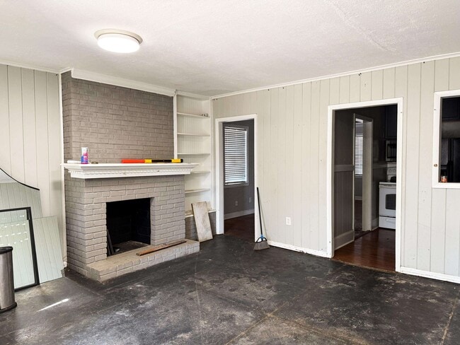 Building Photo - 1027 Waring Rd