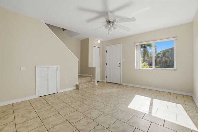 Foto del edificio - 12025 Pepperdine Pl