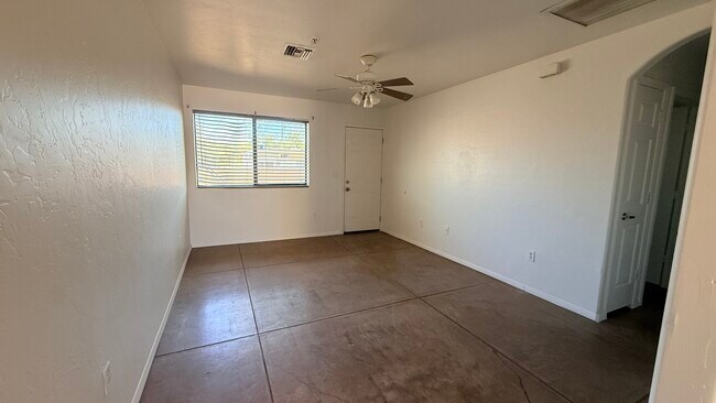 Foto del edificio - 5636 E 26th St